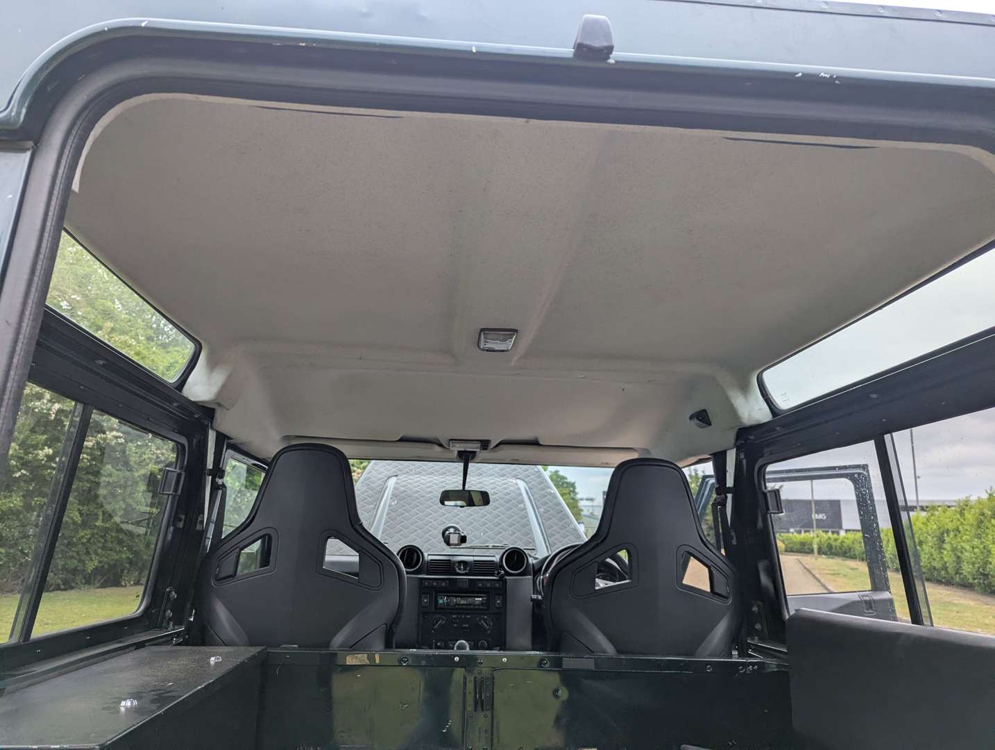 <p>2015 LAND ROVER DEFENDER 90</p>