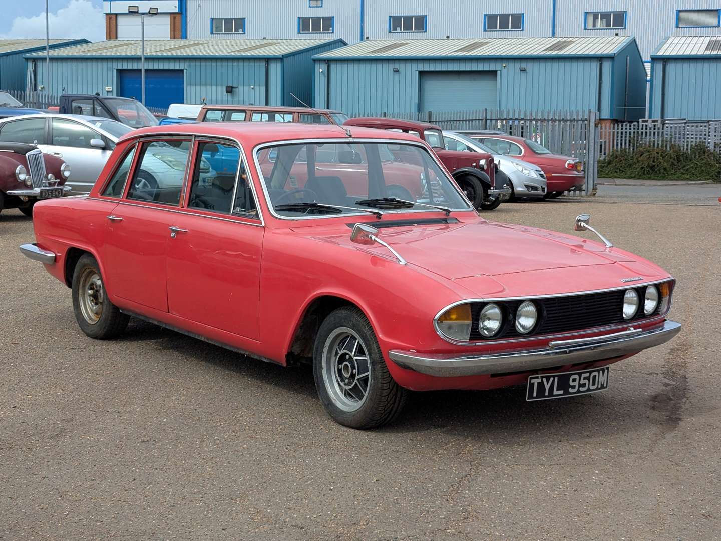 <p>1973 TRIUMPH 2000</p>