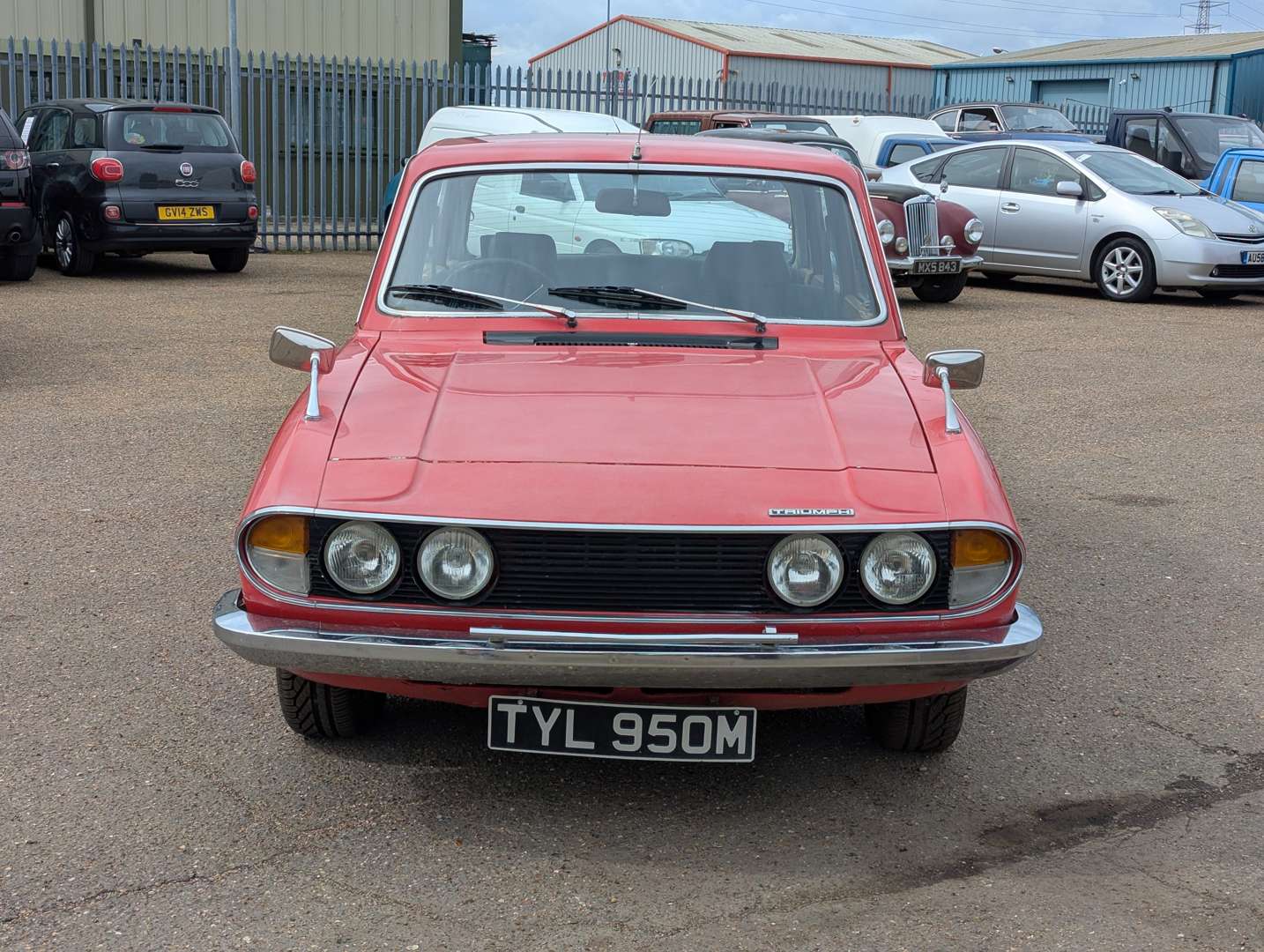 <p>1973 TRIUMPH 2000</p>