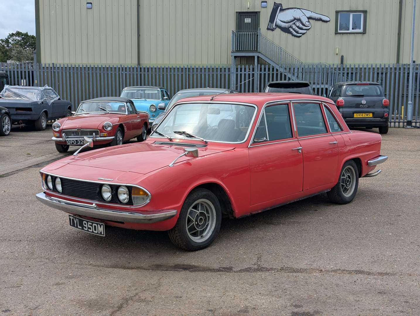 <p>1973 TRIUMPH 2000</p>