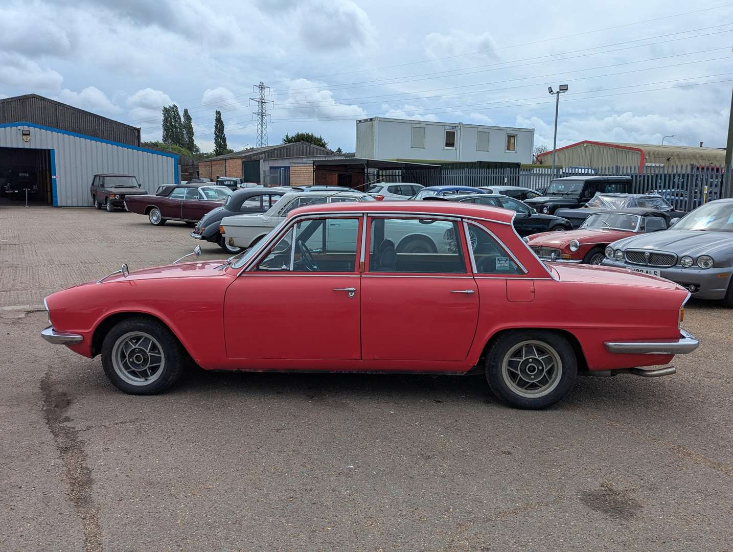 <p>1973 TRIUMPH 2000</p>