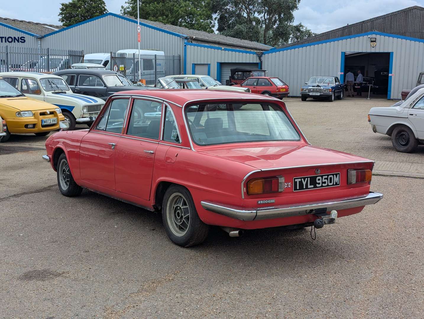 <p>1973 TRIUMPH 2000</p>