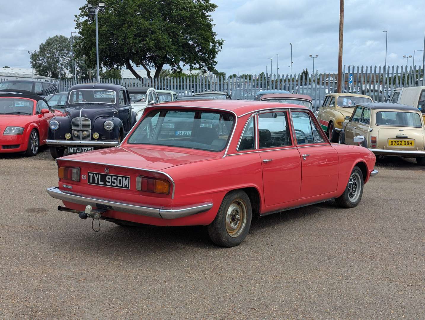 <p>1973 TRIUMPH 2000</p>
