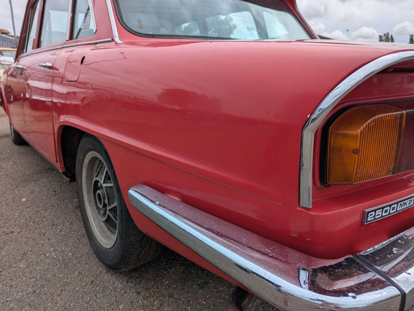 <p>1973 TRIUMPH 2000</p>