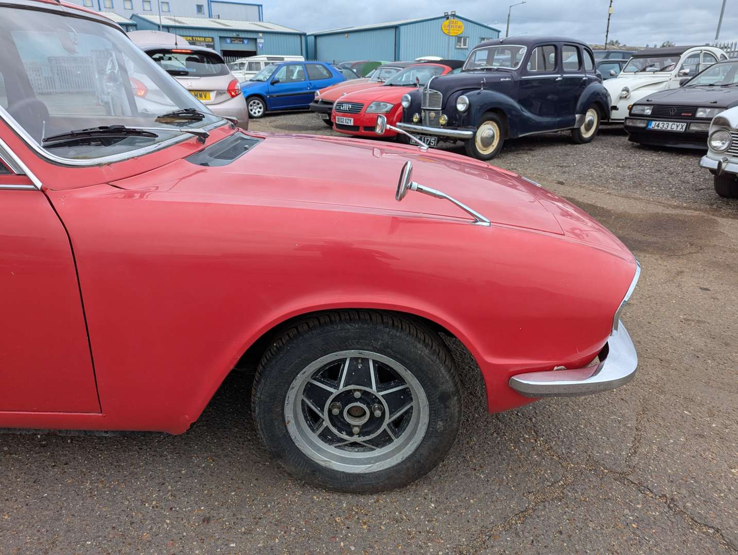 <p>1973 TRIUMPH 2000</p>