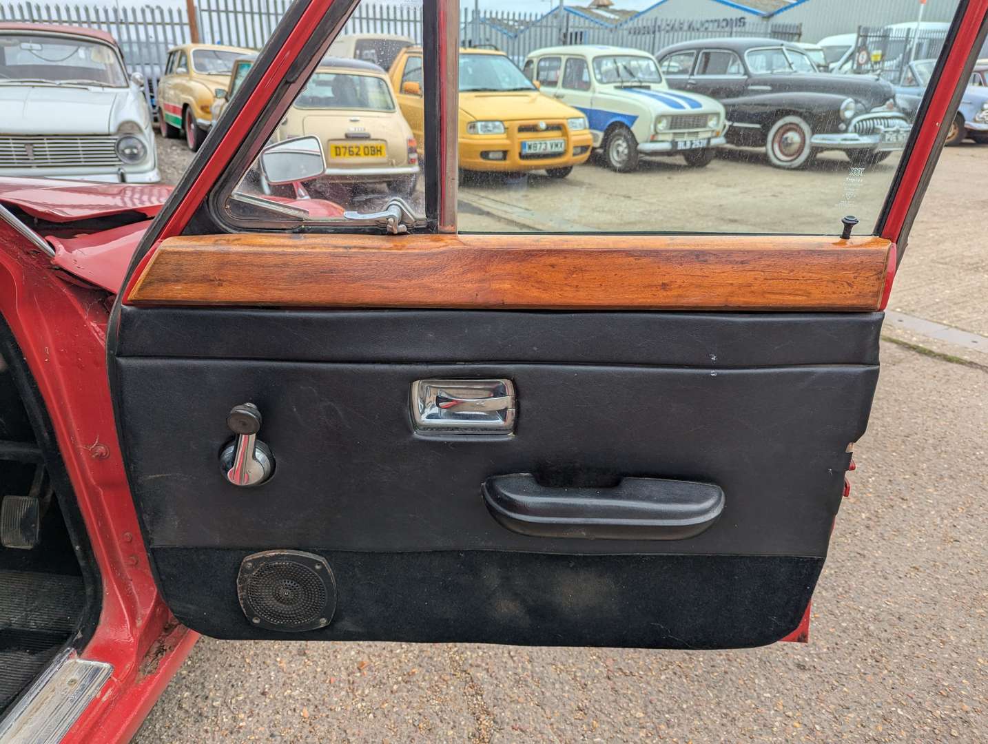 <p>1973 TRIUMPH 2000</p>