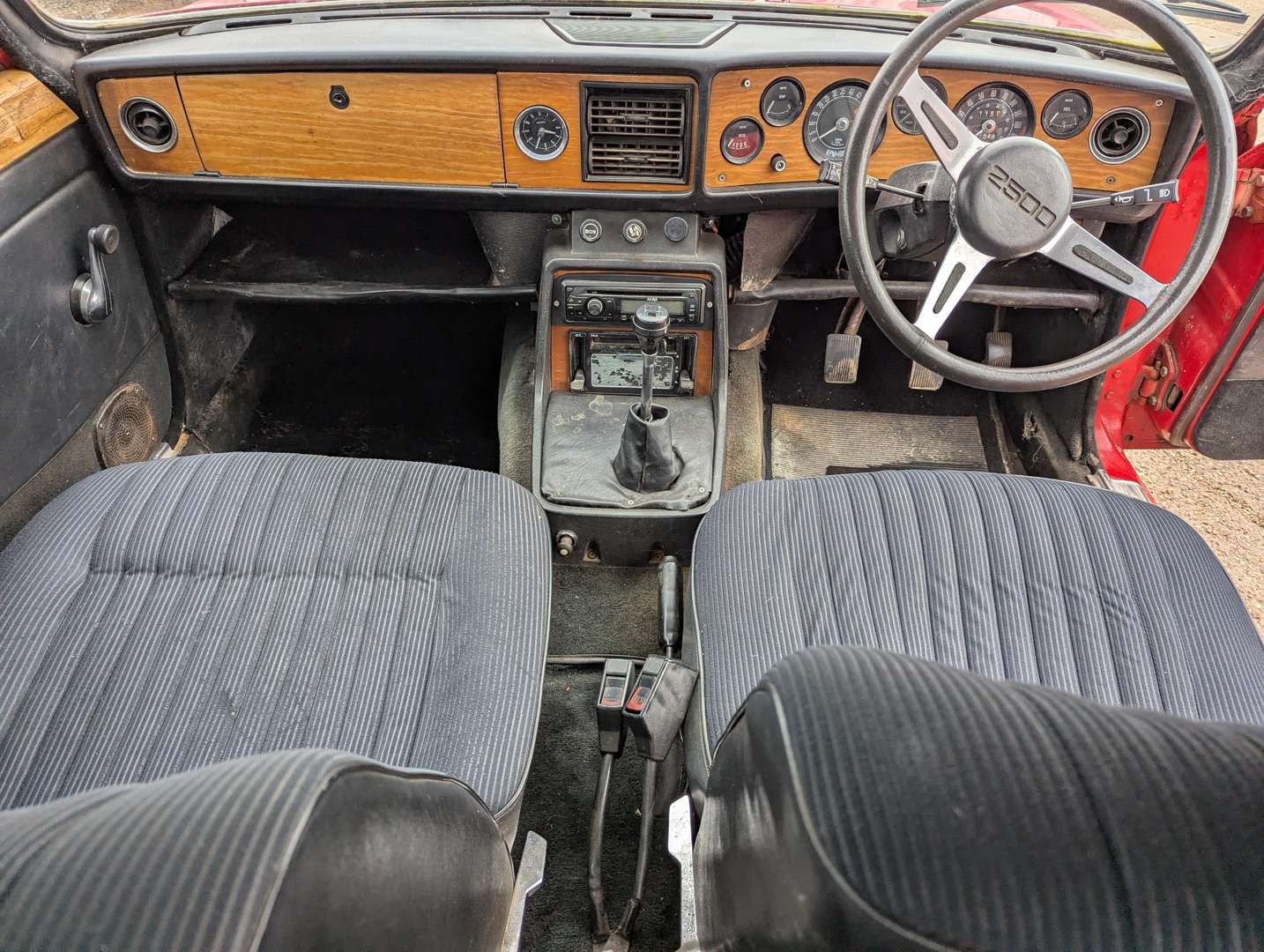<p>1973 TRIUMPH 2000</p>