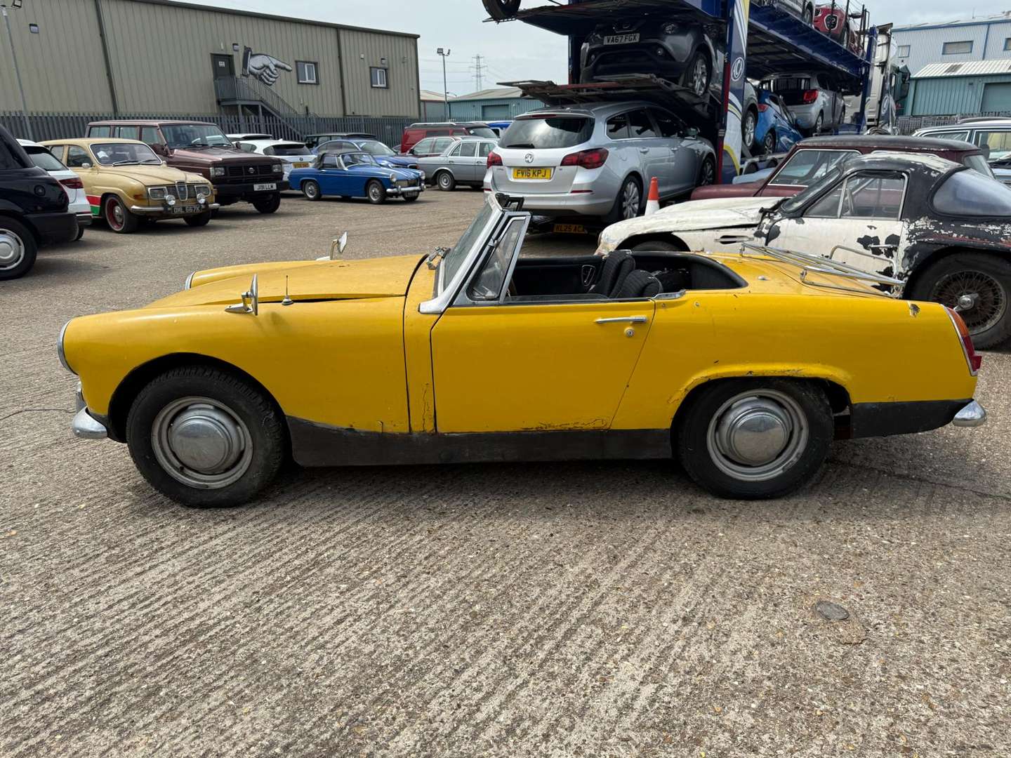 <p>1966 MG MIDGET</p>