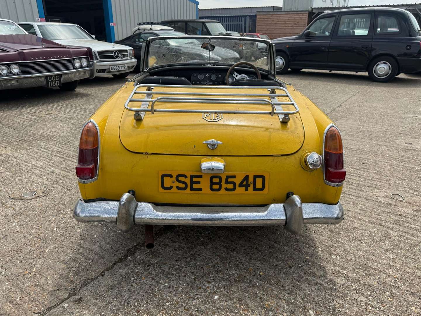 <p>1966 MG MIDGET</p>