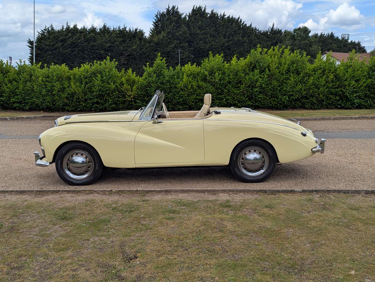 <p>1954 SUNBEAM ALPINE</p>