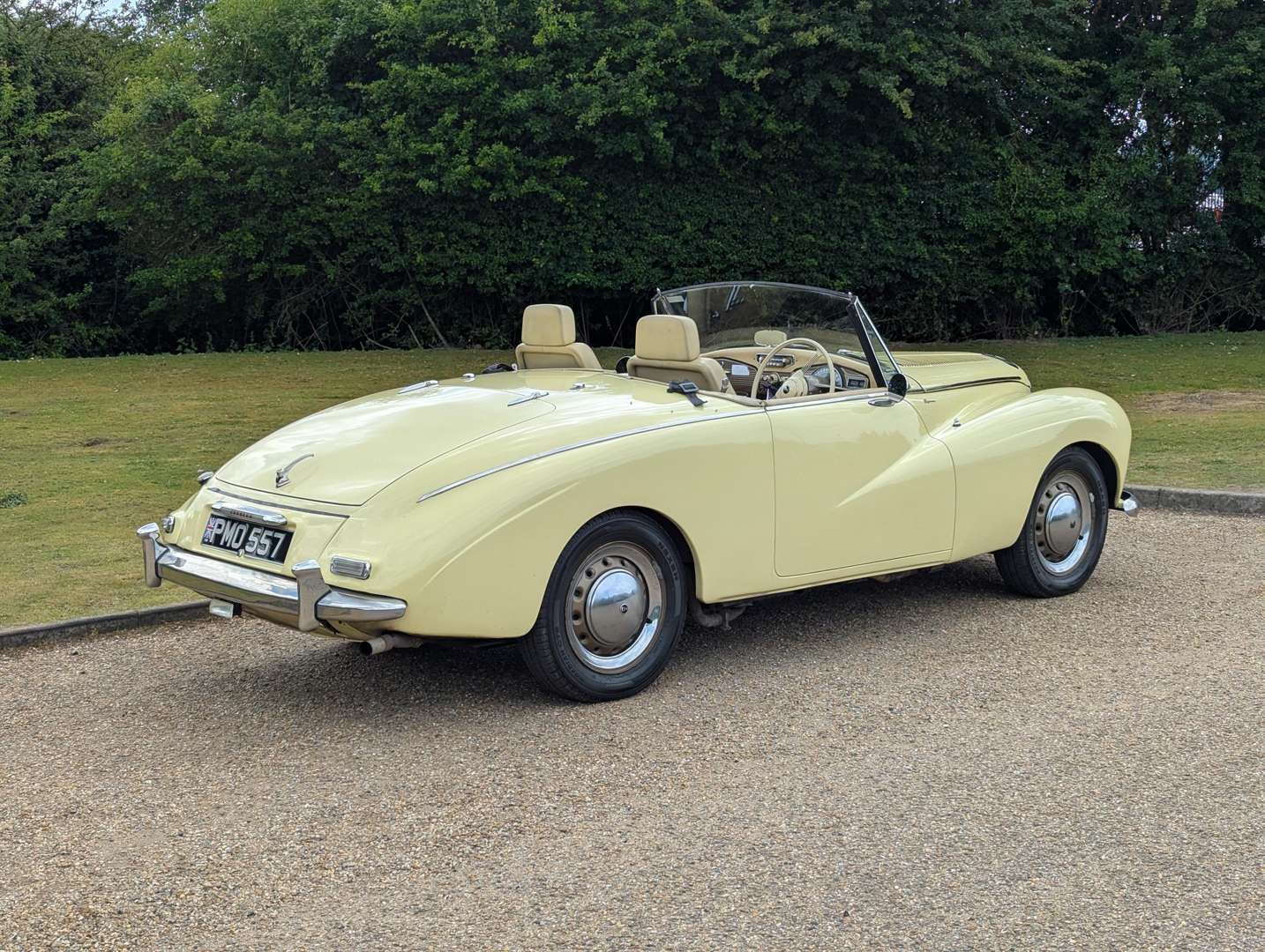<p>1954 SUNBEAM ALPINE</p>