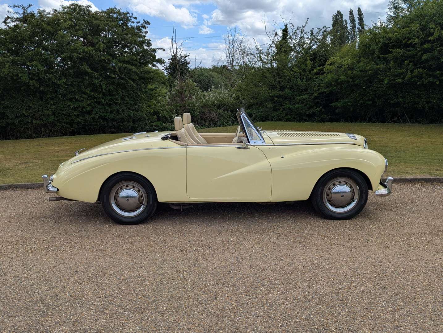 <p>1954 SUNBEAM ALPINE</p>