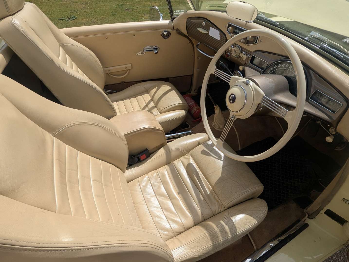 <p>1954 SUNBEAM ALPINE</p>