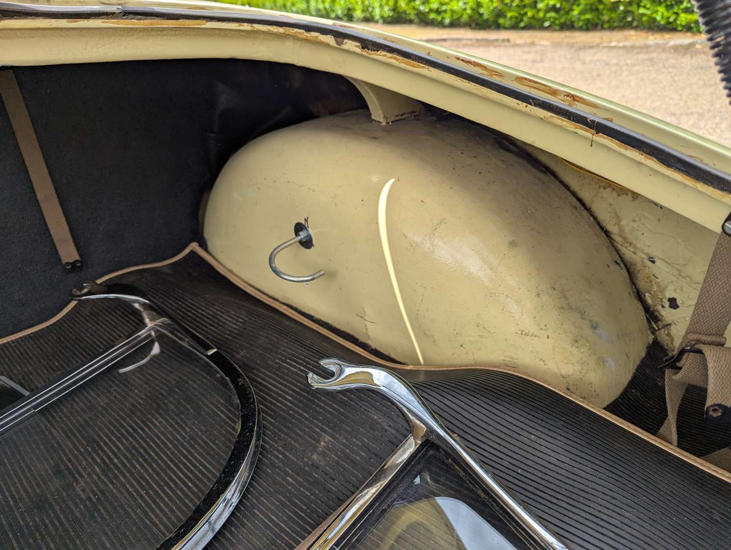 <p>1954 SUNBEAM ALPINE</p>