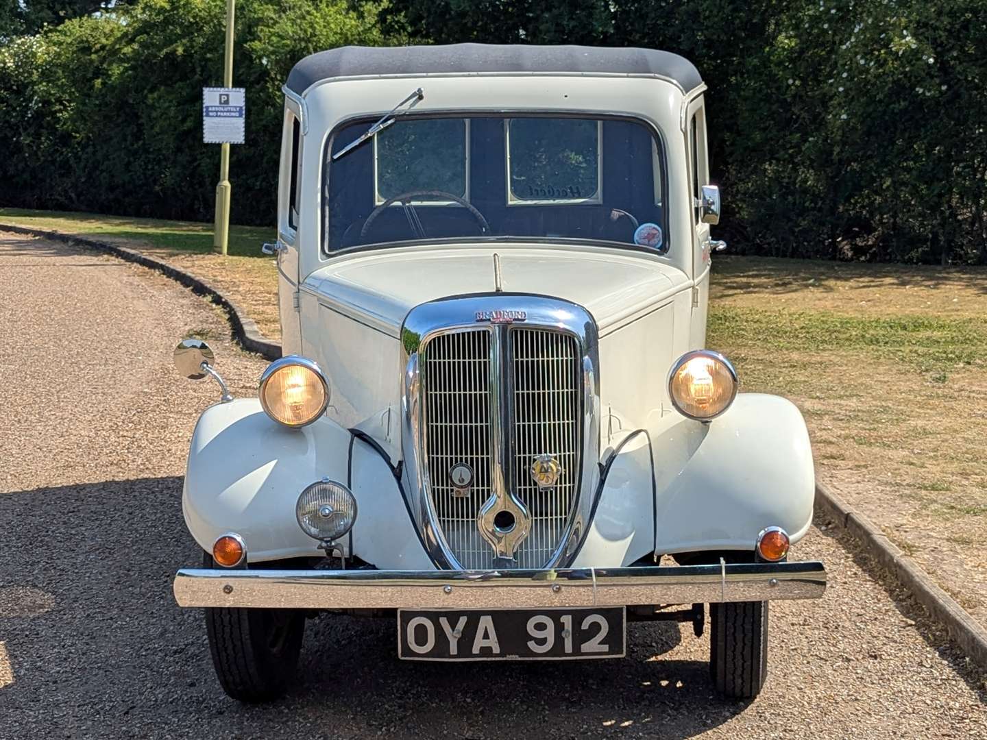 <p>1952 JOWETT BRADFORD</p>