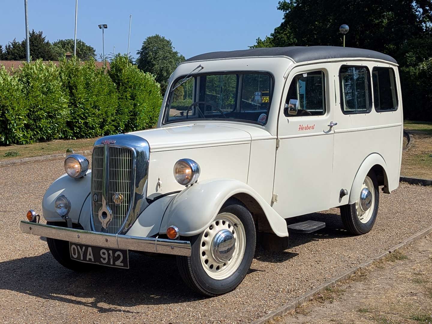 <p>1952 JOWETT BRADFORD</p>