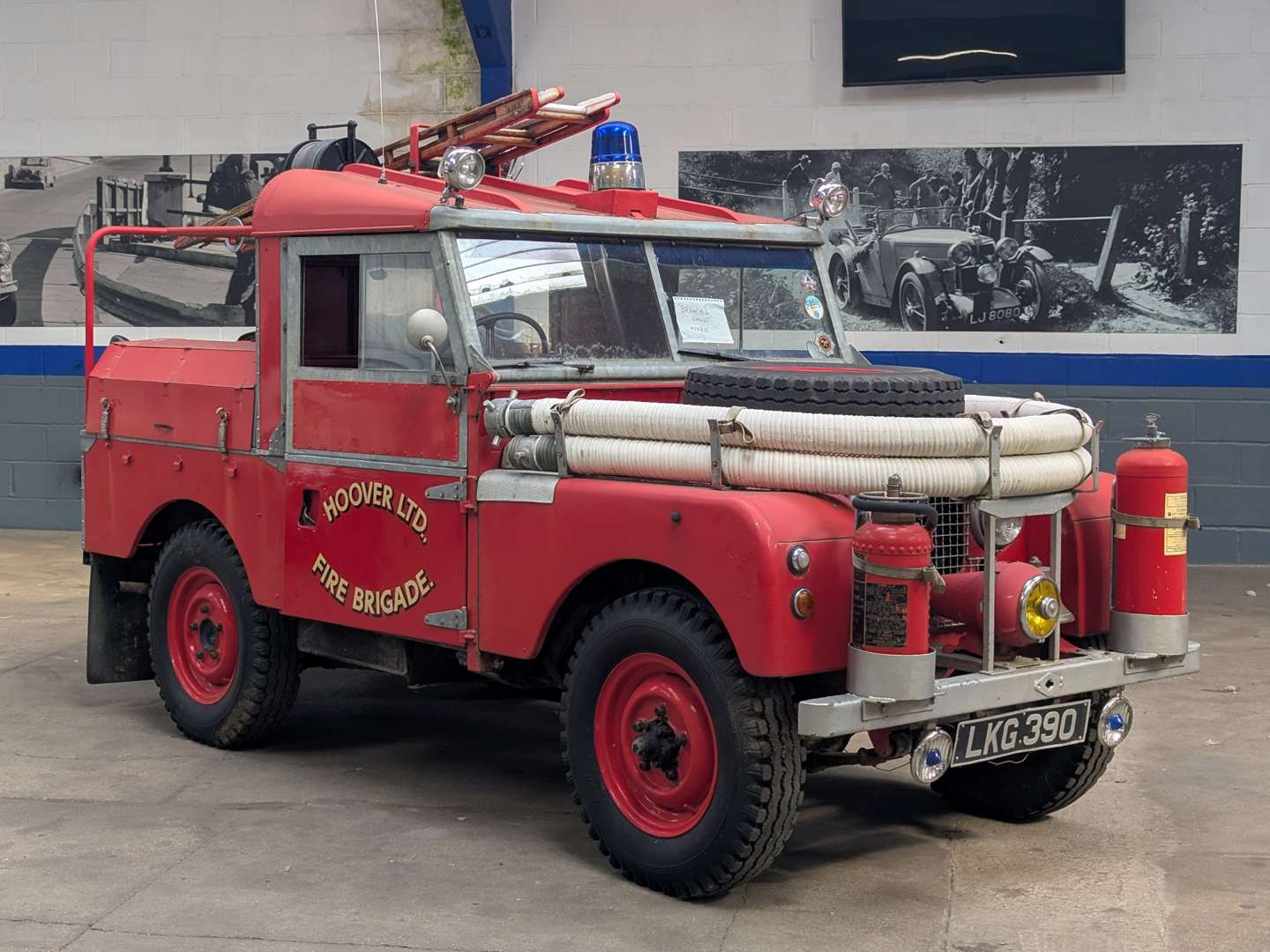 <p>1955 LAND ROVER SERIES I FIRE ENGINE</p>