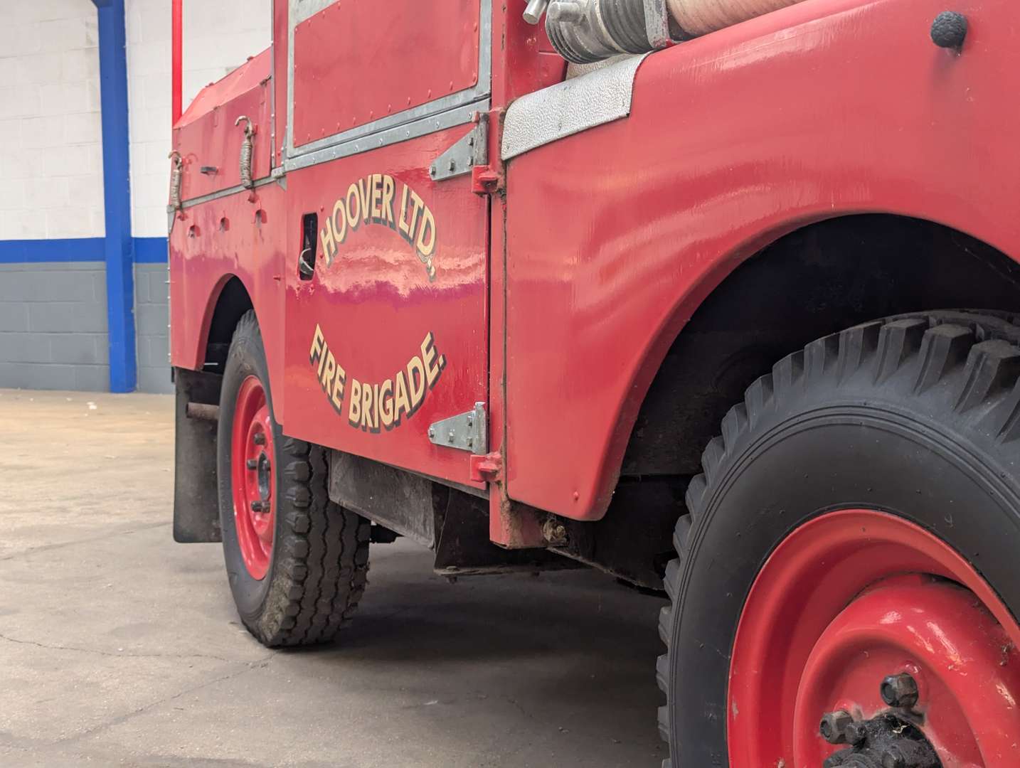 <p>1955 LAND ROVER SERIES I FIRE ENGINE</p>