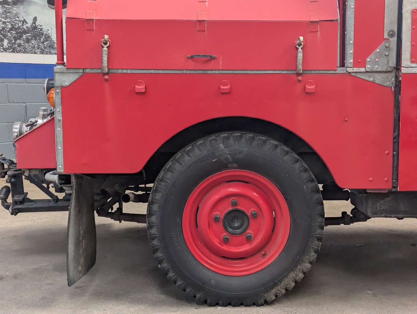<p>1955 LAND ROVER SERIES I FIRE ENGINE</p>