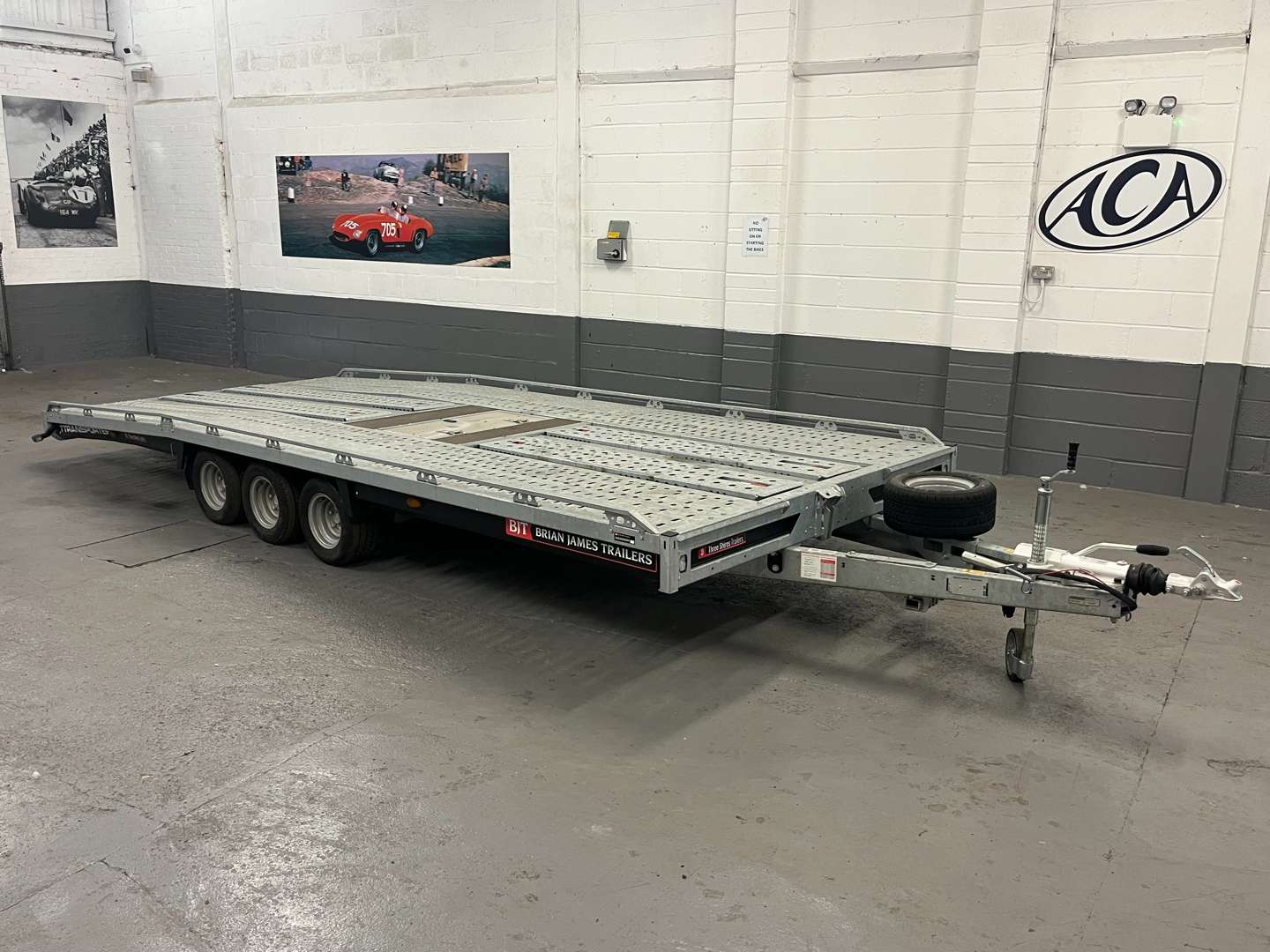 <p>BRIAN JAMES TRI AXLE TRAILER&nbsp;</p>