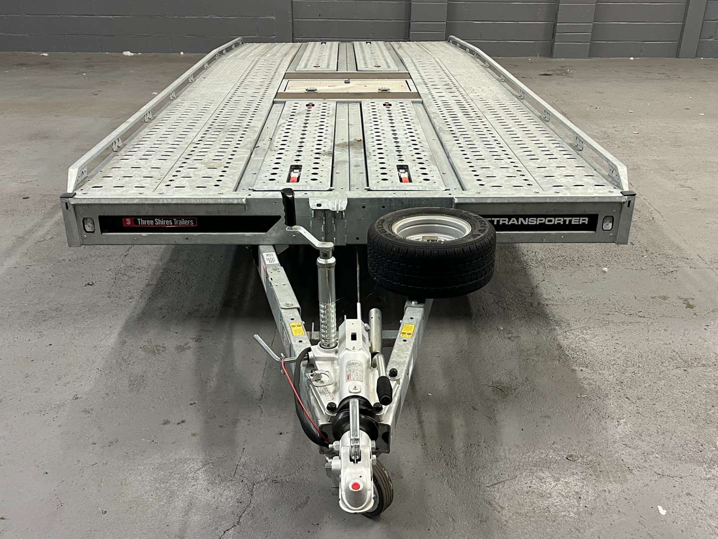 <p>BRIAN JAMES TRI AXLE TRAILER&nbsp;</p>