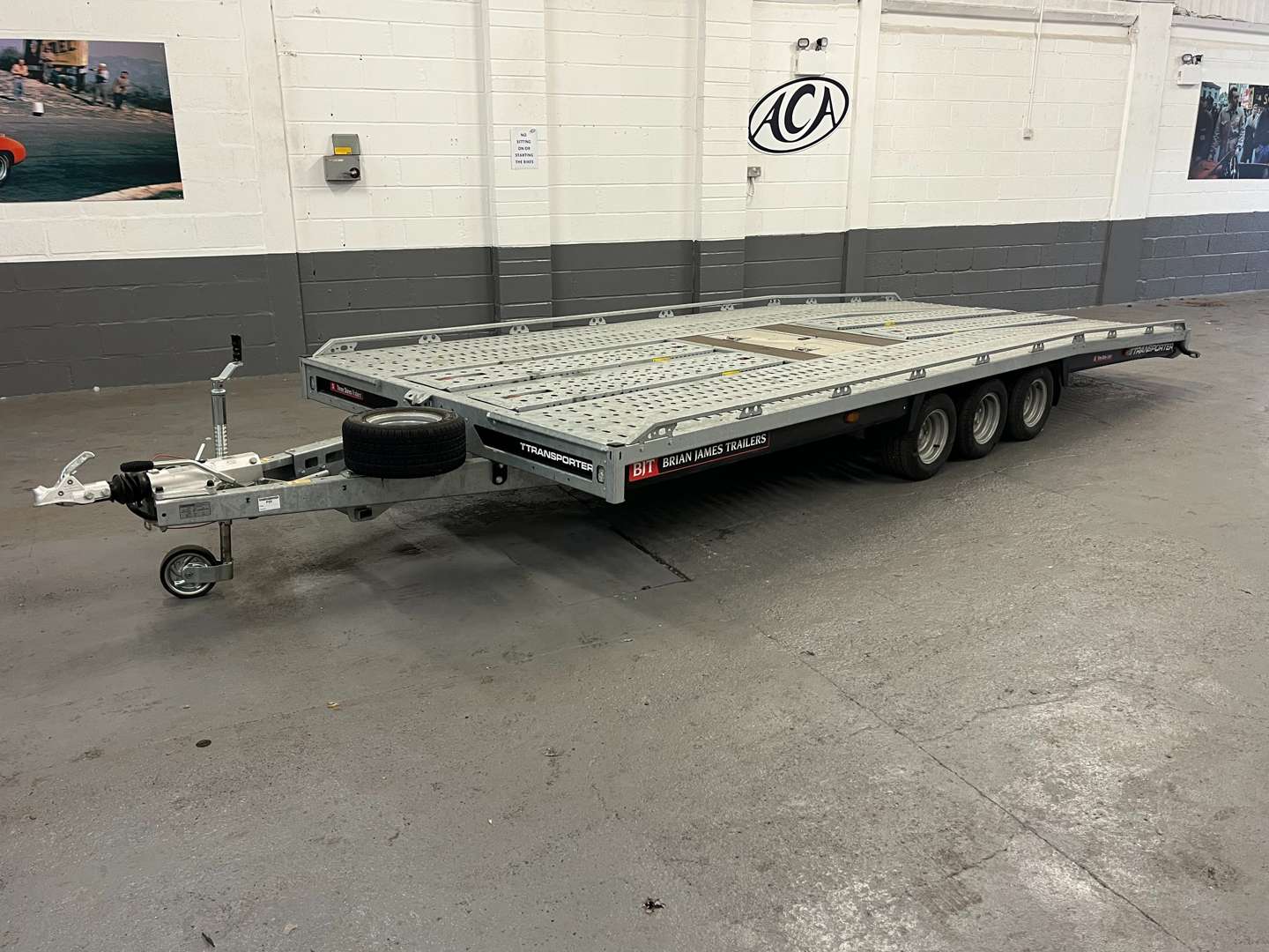 <p>BRIAN JAMES TRI AXLE TRAILER&nbsp;</p>
