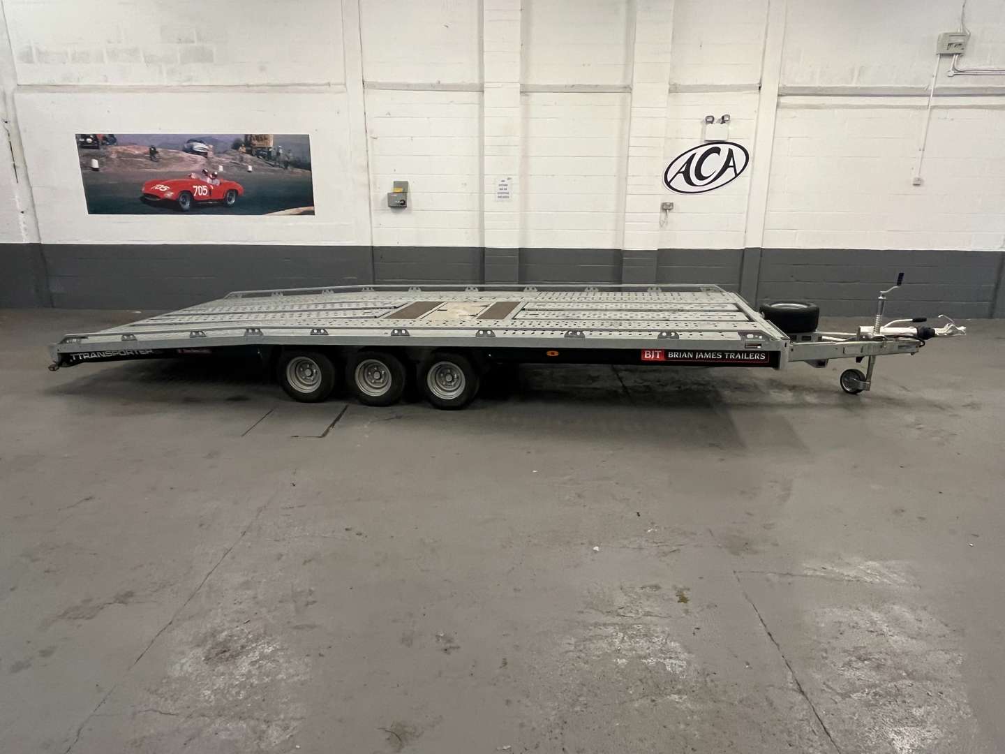 <p>BRIAN JAMES TRI AXLE TRAILER&nbsp;</p>