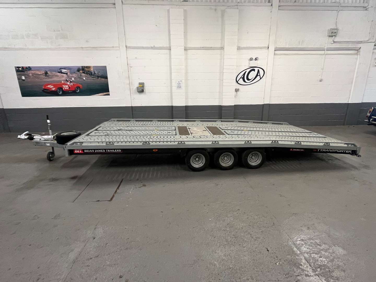 <p>BRIAN JAMES TRI AXLE TRAILER&nbsp;</p>