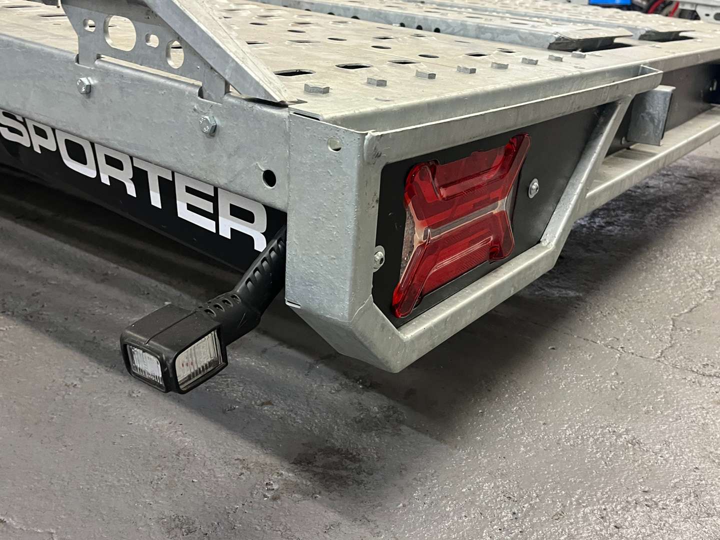 <p>BRIAN JAMES TRI AXLE TRAILER&nbsp;</p>
