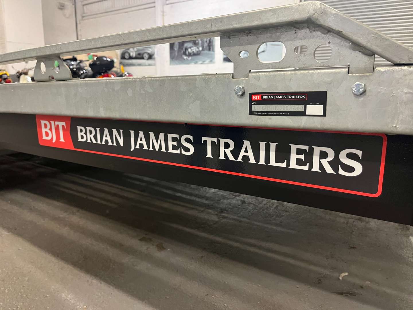 <p>BRIAN JAMES TRI AXLE TRAILER&nbsp;</p>
