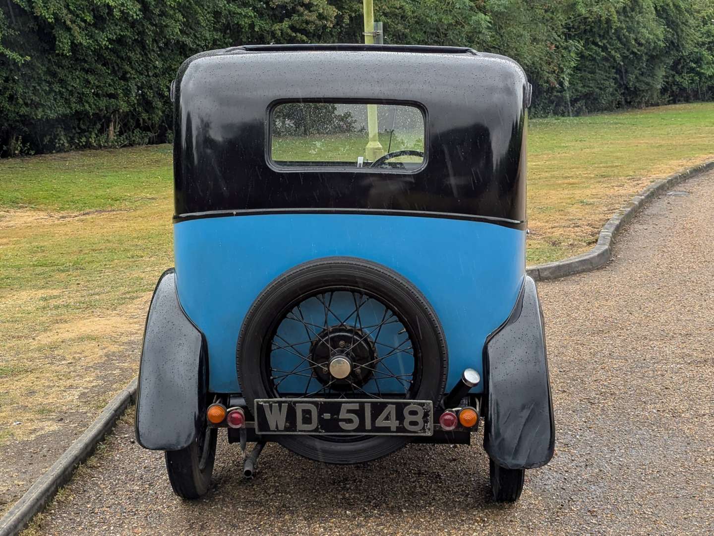 <p>1933 AUSTIN SEVEN BOX SALOON</p>
