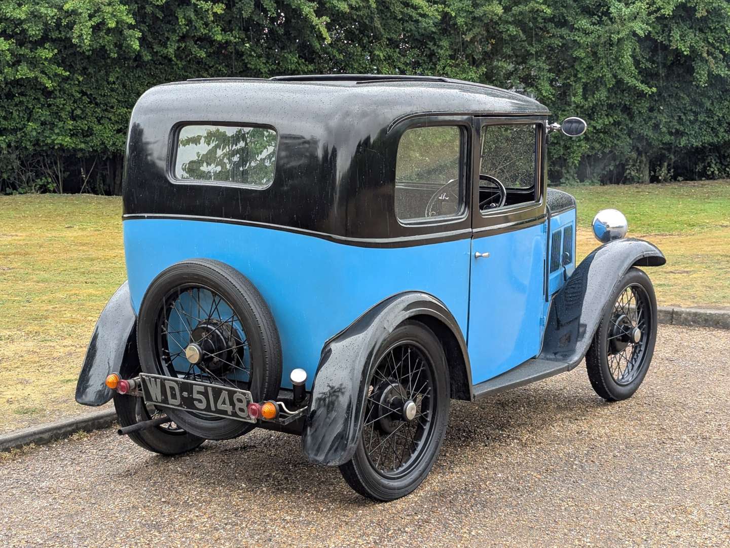<p>1933 AUSTIN SEVEN BOX SALOON</p>