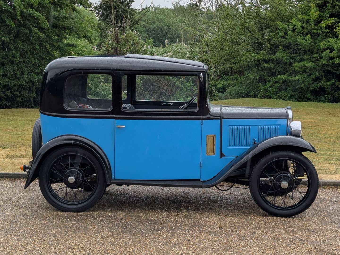 <p>1933 AUSTIN SEVEN BOX SALOON</p>