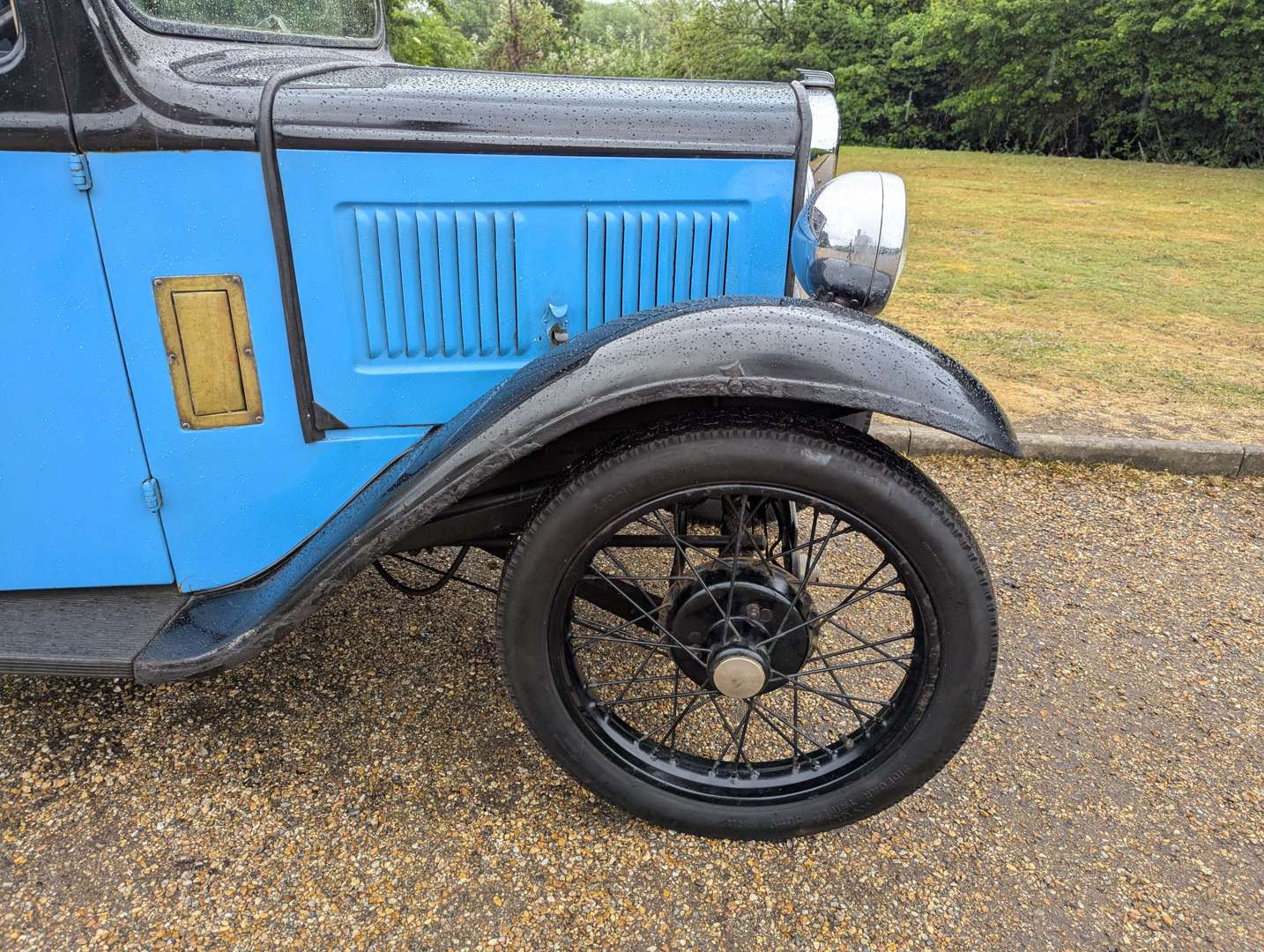<p>1933 AUSTIN SEVEN BOX SALOON</p>