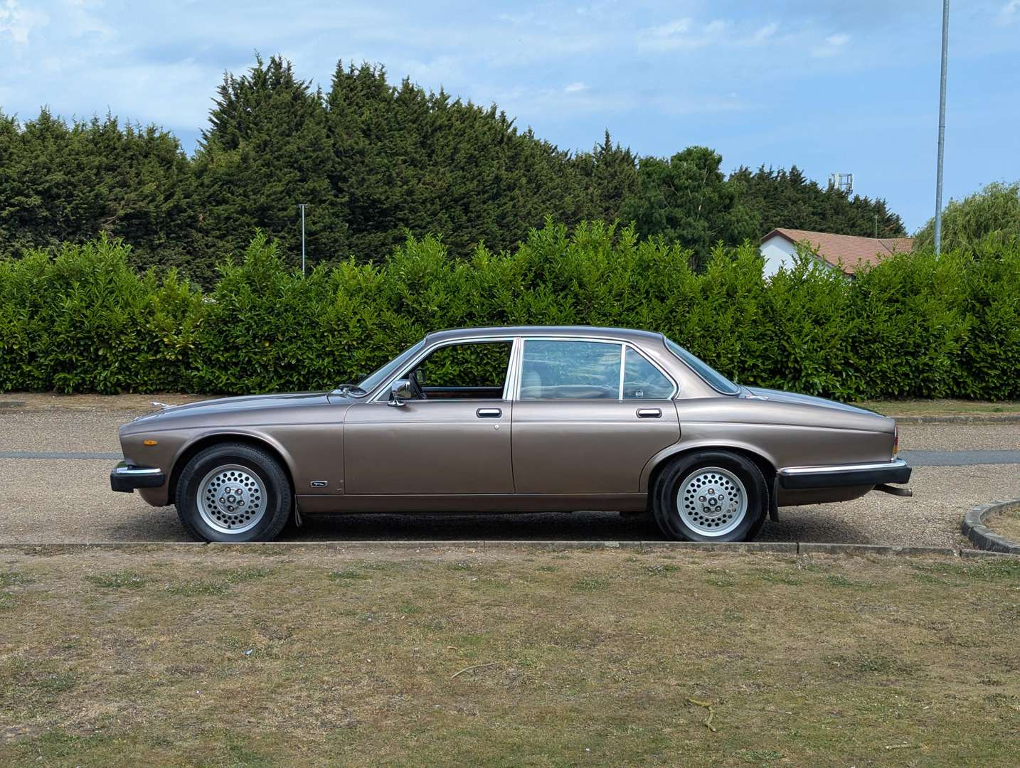 <p>1984 JAGUAR XJ6 4.2 AUTO SIII</p>