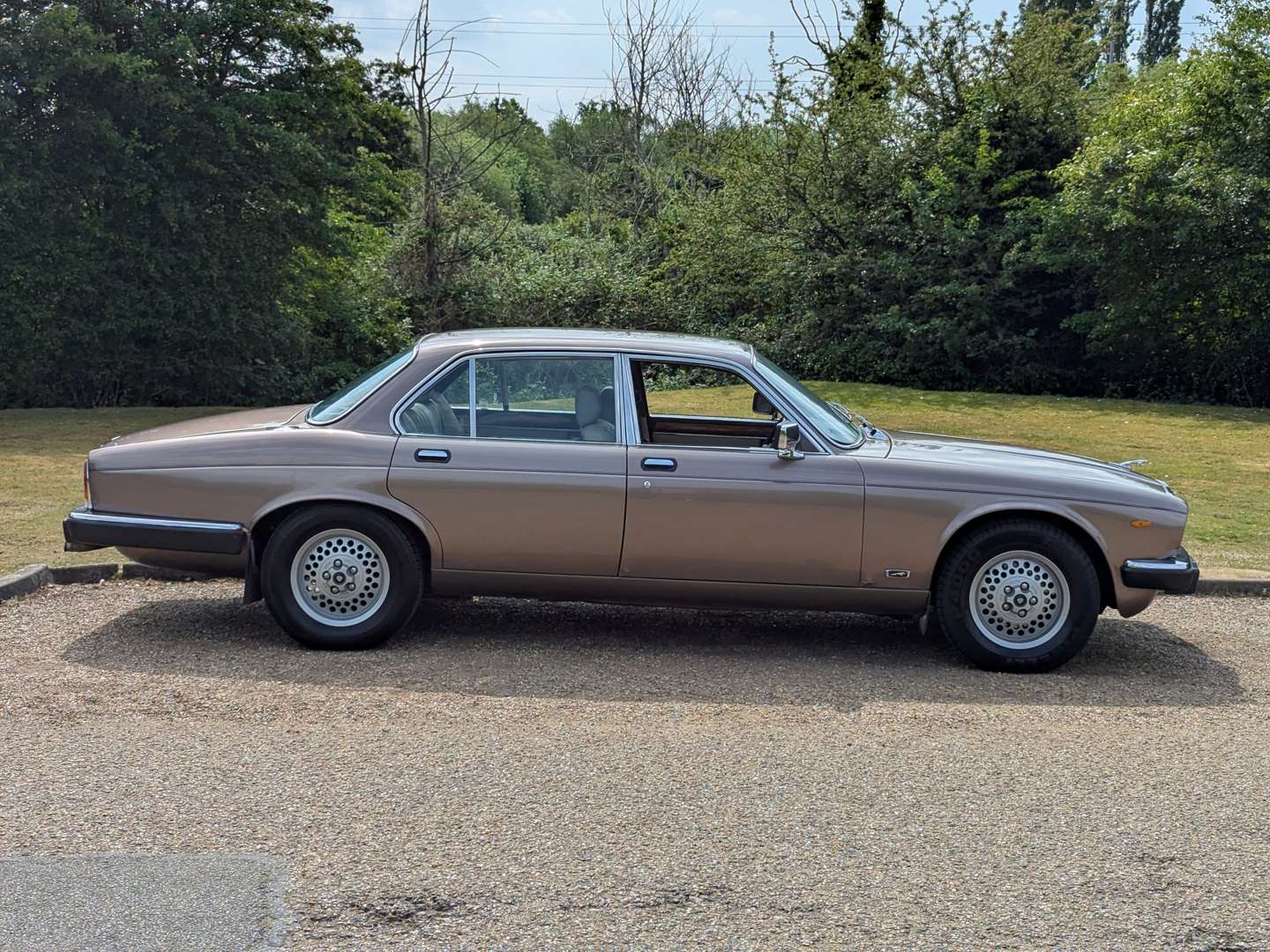 <p>1984 JAGUAR XJ6 4.2 AUTO SIII</p>