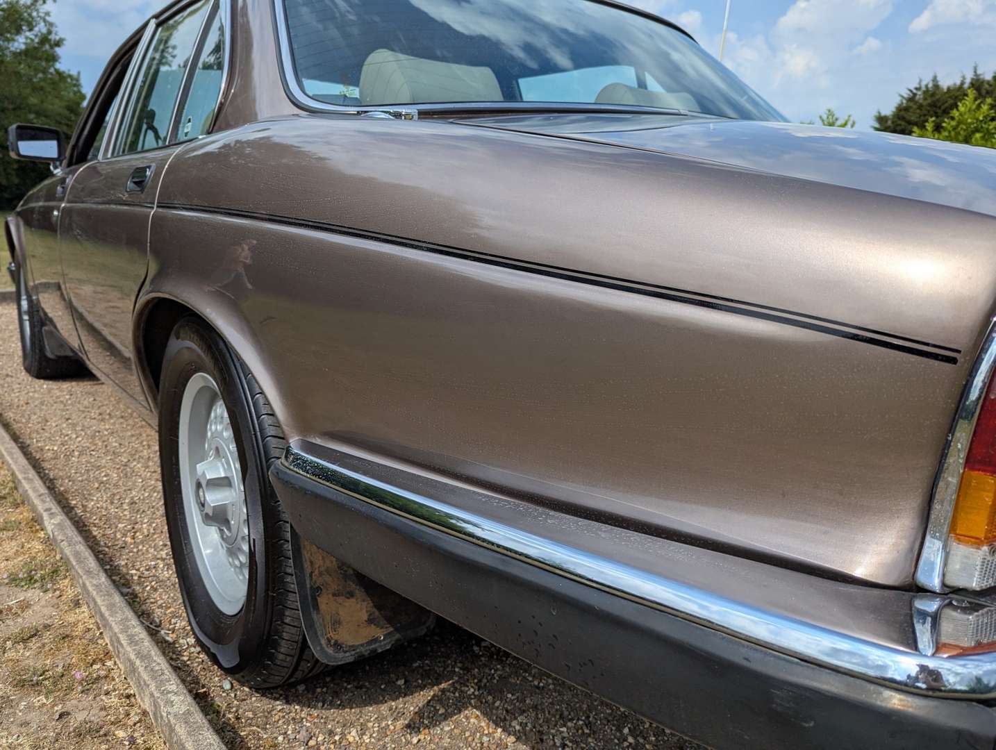 <p>1984 JAGUAR XJ6 4.2 AUTO SIII</p>