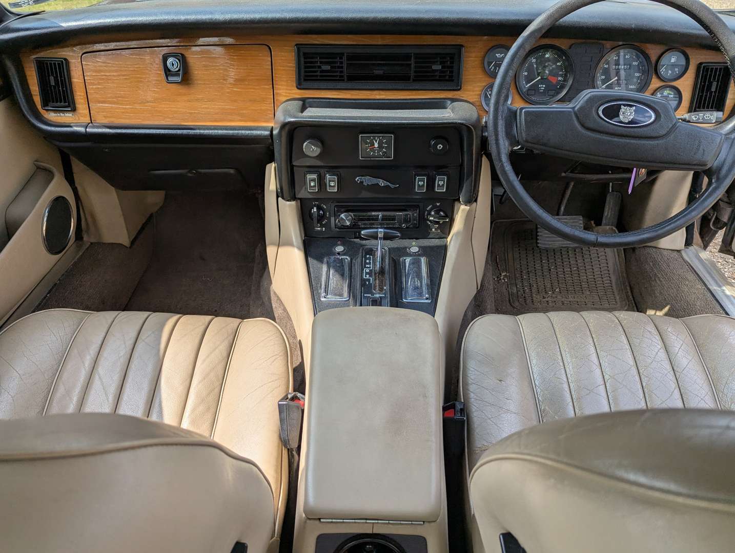 <p>1984 JAGUAR XJ6 4.2 AUTO SIII</p>