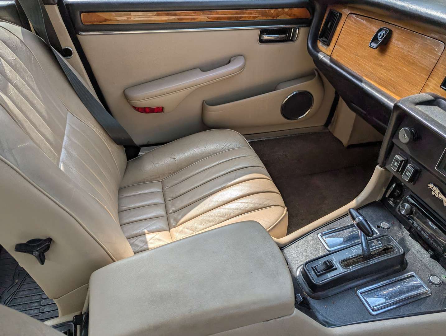 <p>1984 JAGUAR XJ6 4.2 AUTO SIII</p>