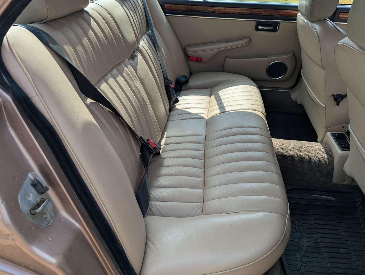 <p>1984 JAGUAR XJ6 4.2 AUTO SIII</p>