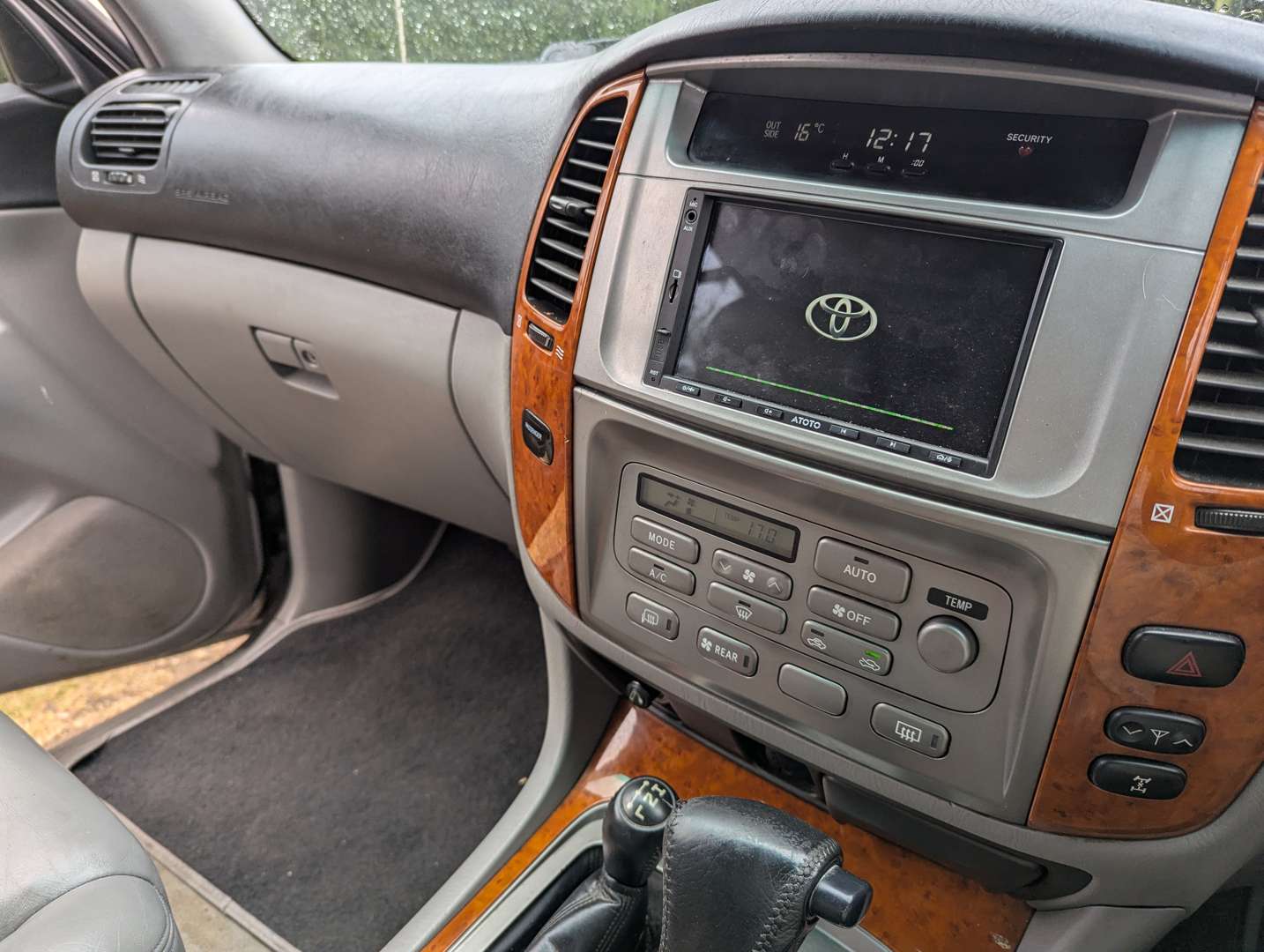 <p>2003 TOYOTA LAND CRUISER AMAZON 4.2TD</p>