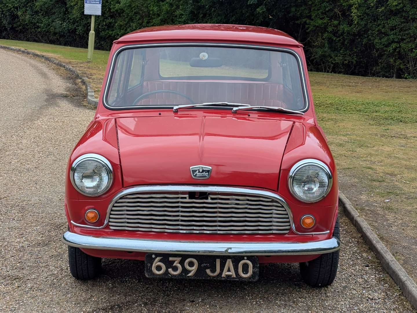 <p>1962 AUSTIN MINI SUPER DE LUXE</p>