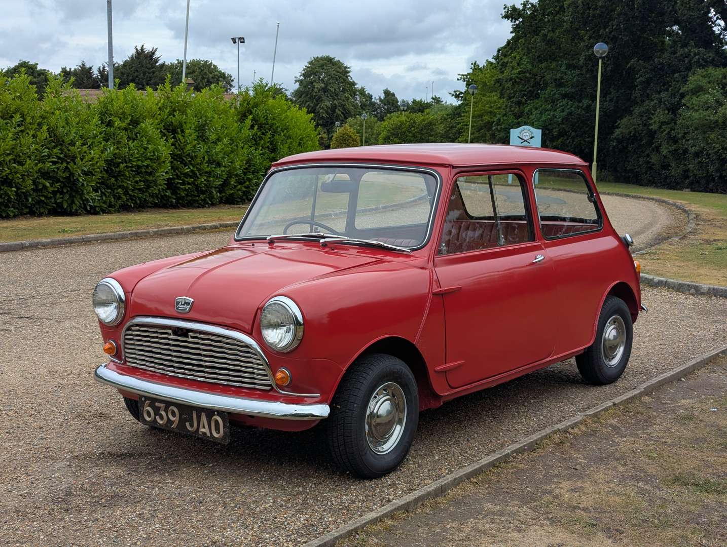 <p>1962 AUSTIN MINI SUPER DE LUXE</p>