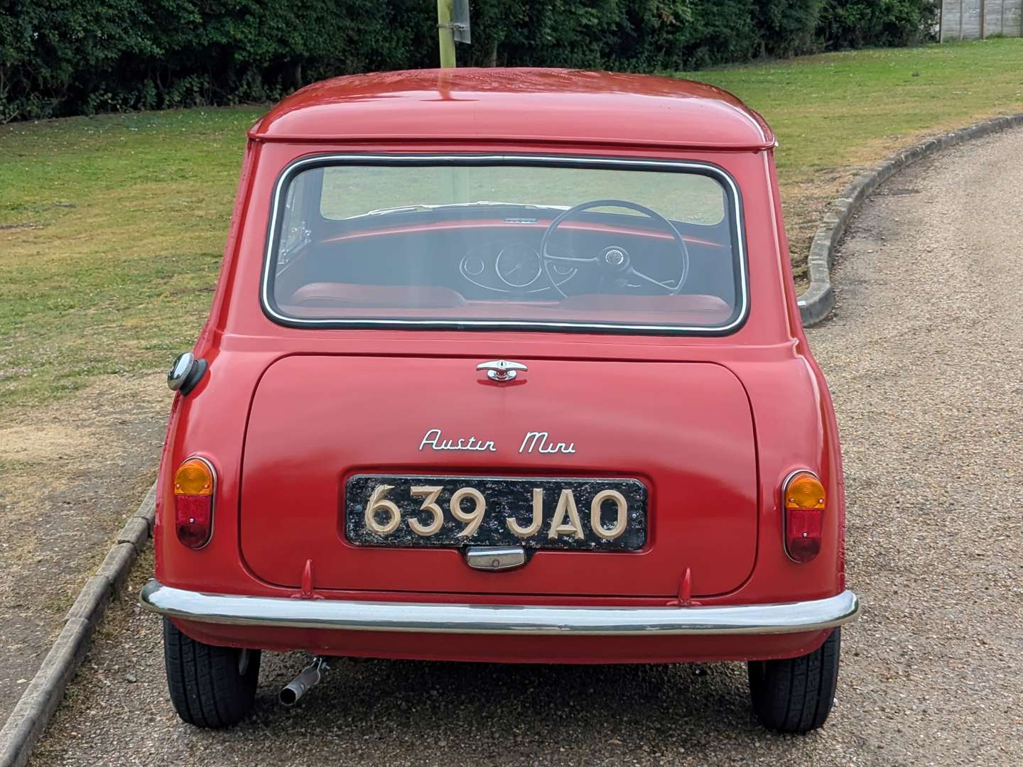 <p>1962 AUSTIN MINI SUPER DE LUXE</p>