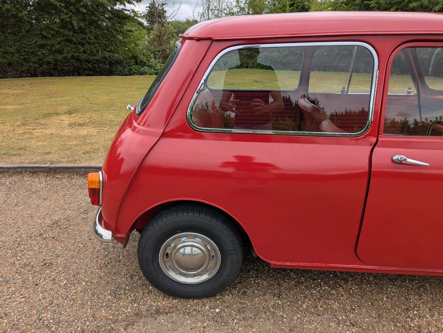 <p>1962 AUSTIN MINI SUPER DE LUXE</p>
