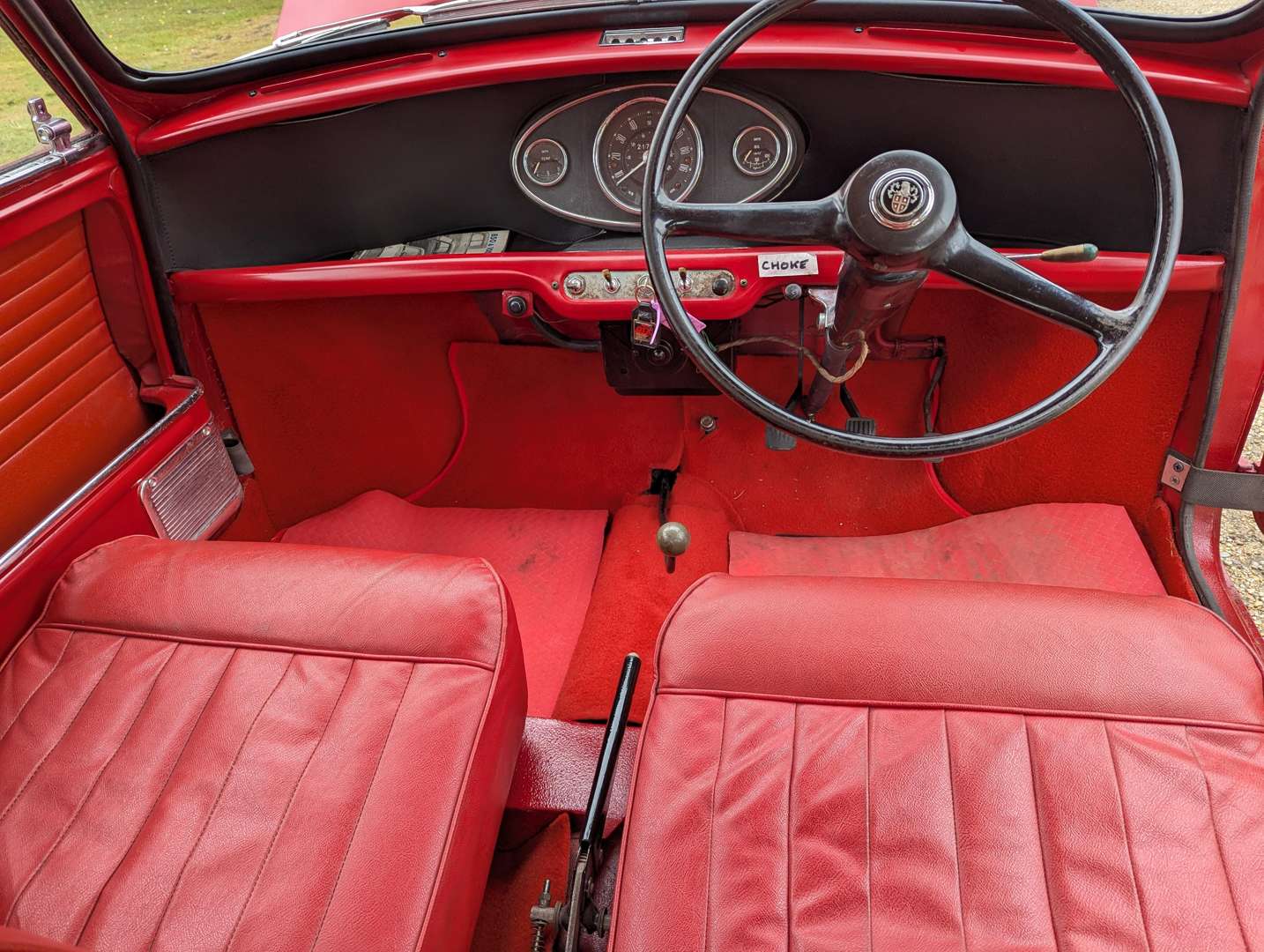<p>1962 AUSTIN MINI SUPER DE LUXE</p>