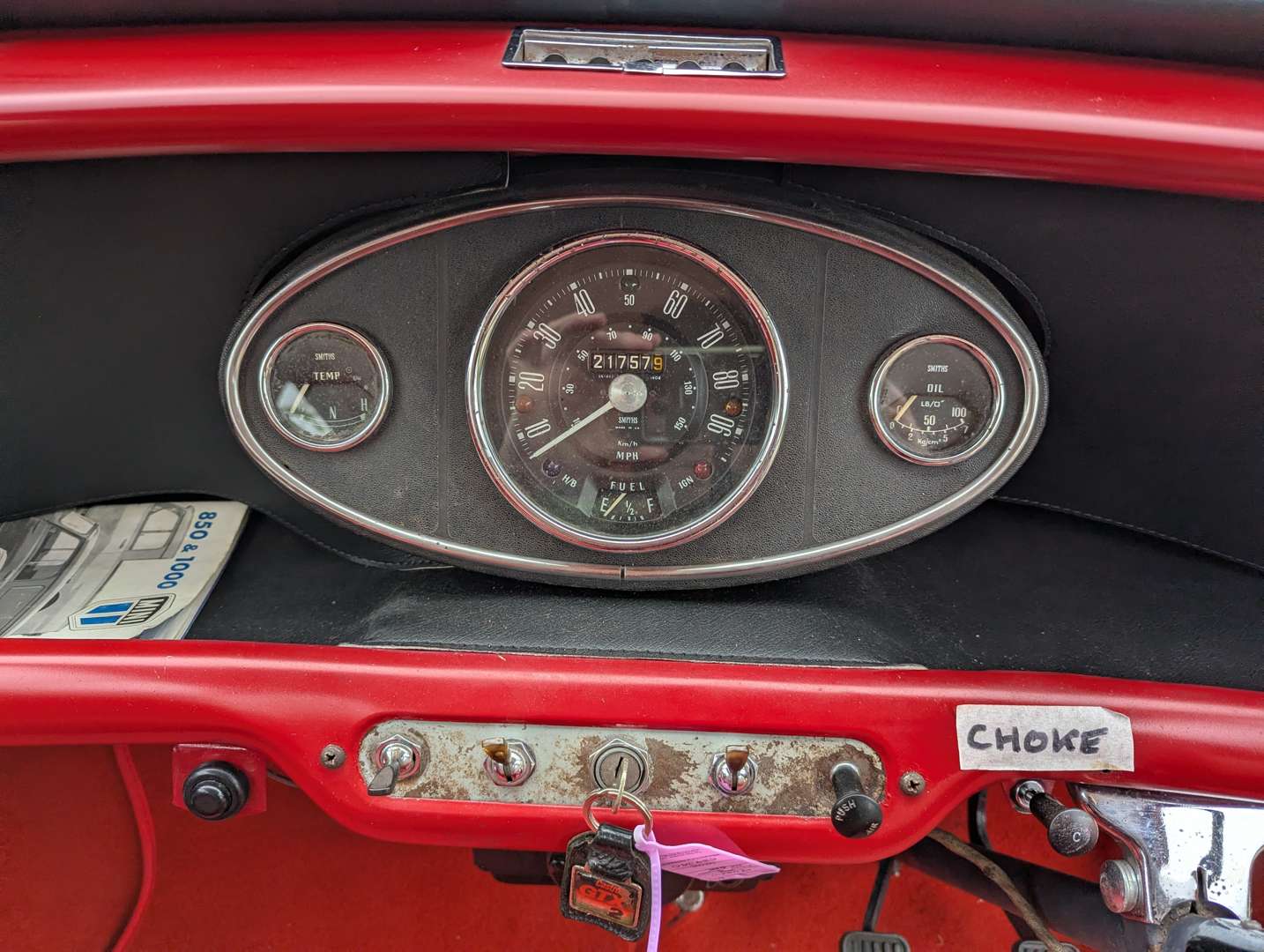 <p>1962 AUSTIN MINI SUPER DE LUXE</p>