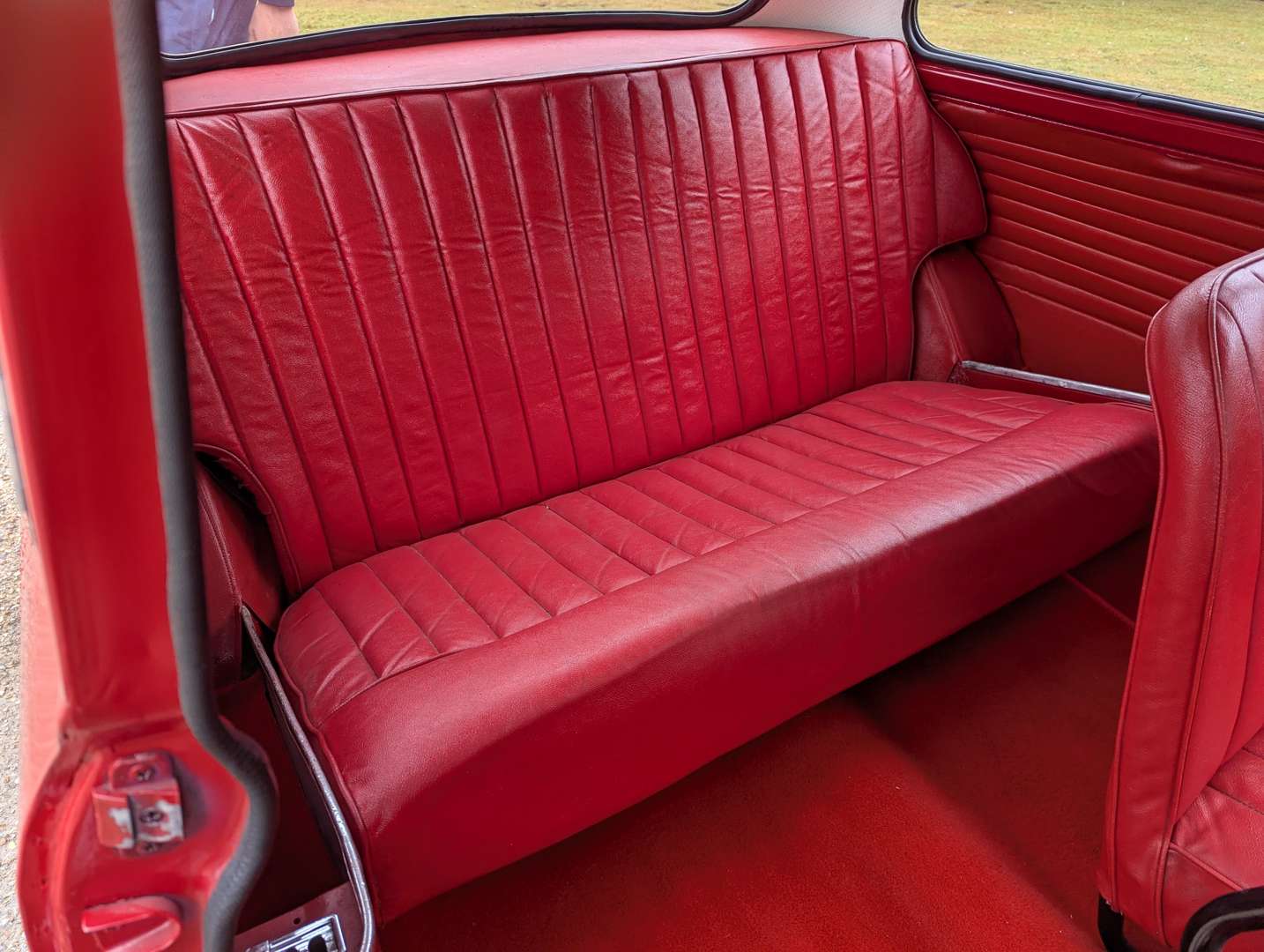 <p>1962 AUSTIN MINI SUPER DE LUXE</p>