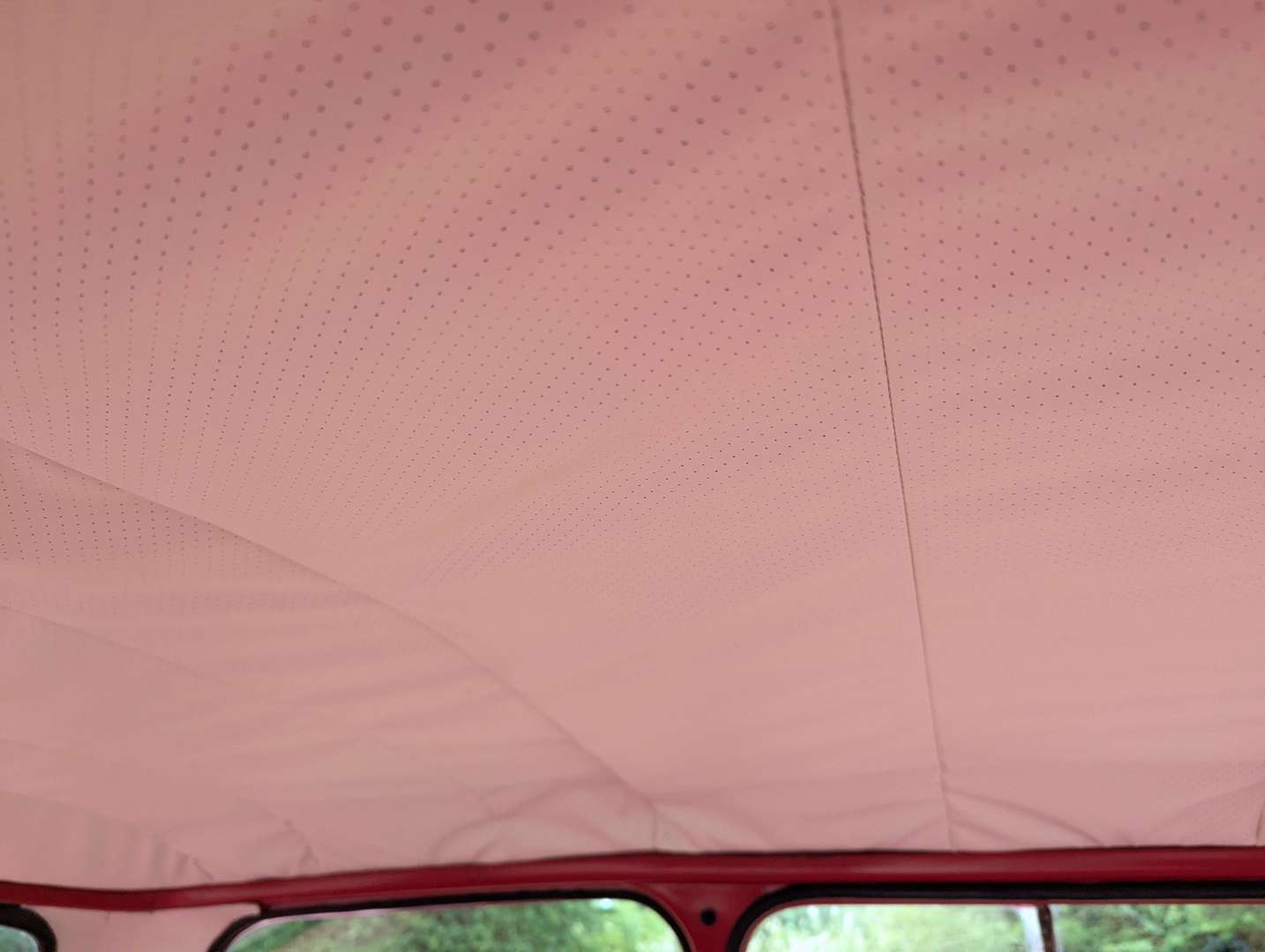 <p>1962 AUSTIN MINI SUPER DE LUXE</p>
