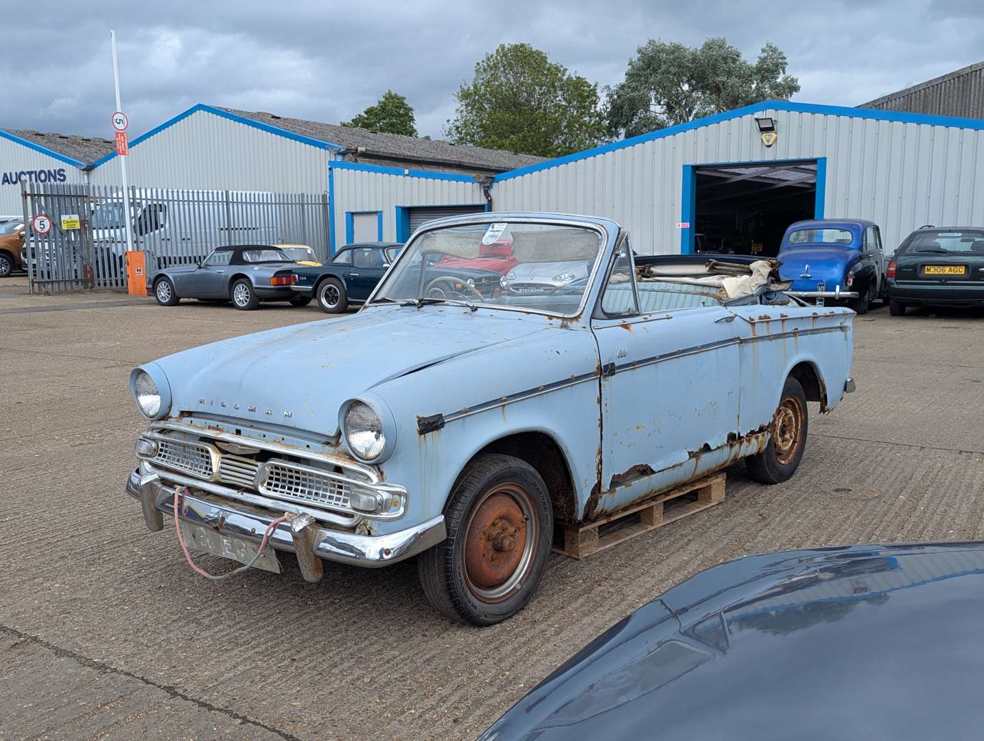 <p>1961 HILLMAN SUPER MINX</p>